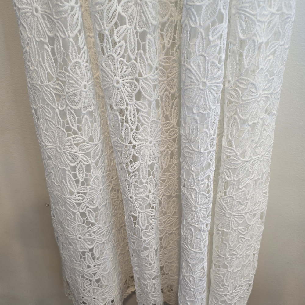 Astr White Flowery Lace Midi Dress Size Medium Nwot, Has One Very Small Flaw - Picture 13 of 16